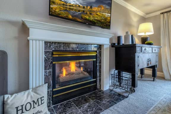 3 King Suites · Hot Tub · Fireplace - Image 1