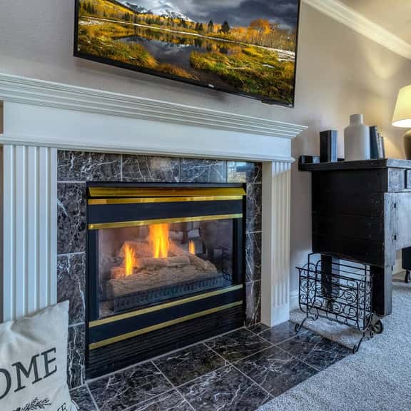 3 King Suites · Hot Tub · Fireplace - Image 1