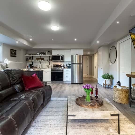 King Suite · Full Kitchen, Laundry · Walk to WWU - Image 1